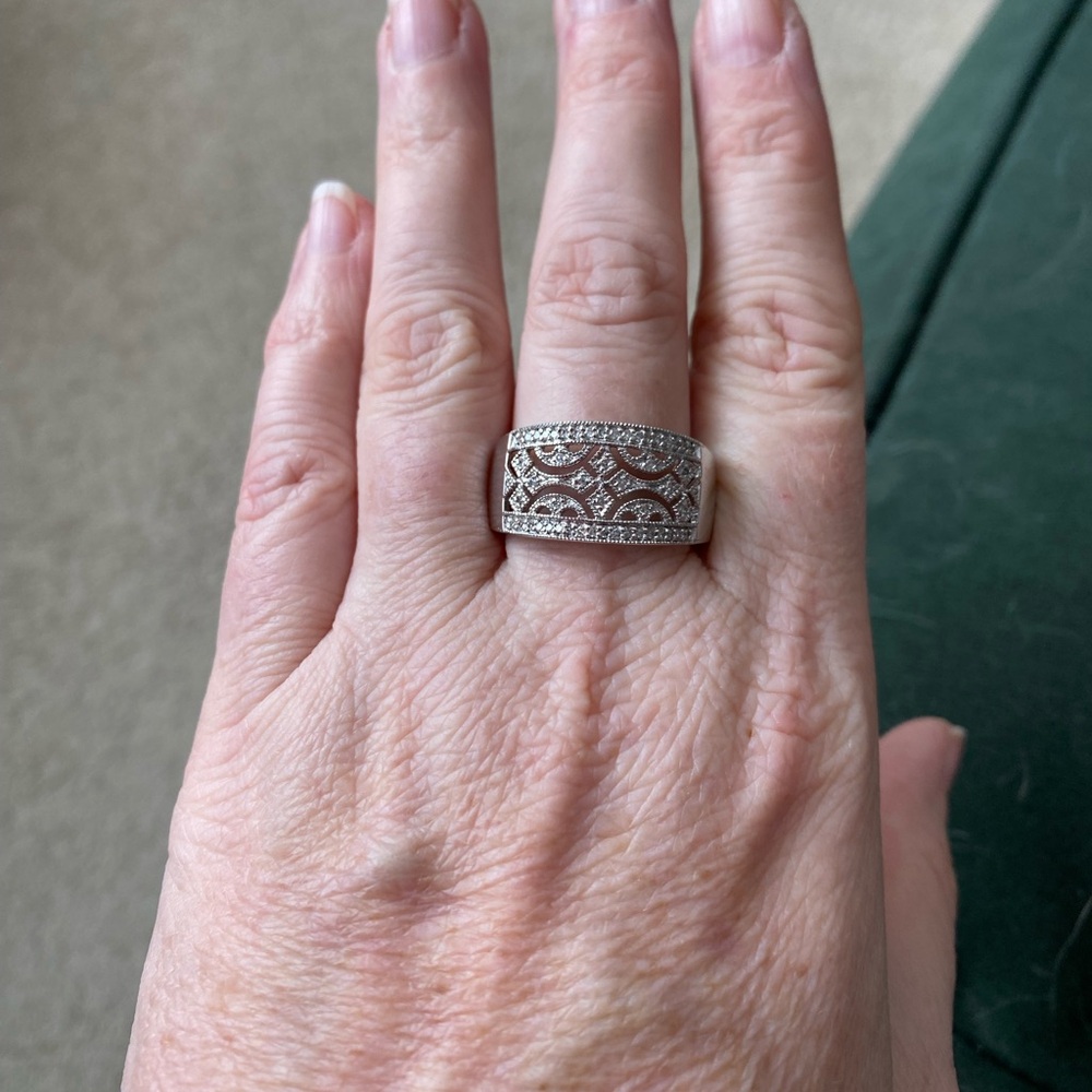 Elegant Silver and diamond Ring